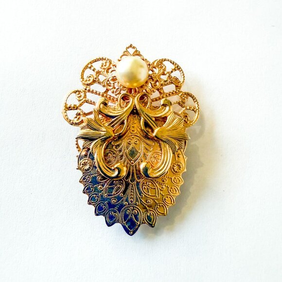 Jane Angel Of Love 1998 Gold Tone Filigree Faux Pearl Brooch - Picture 2 of 4